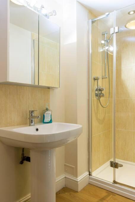 קמברלי 2 Double Bedroom Large Modern Self Contained Apartment Free Parking מראה חיצוני תמונה